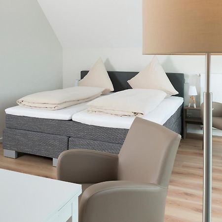 Ostsee - Reetdachhaus Nr 36 "Warder" Im Strand Resort Heiligenhafen Exterior foto